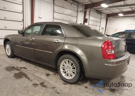 2010 Chrysler 300 Touring/Signature Series/Executive Series from USA, damaged, VIN 2C3CA5CV8AH241711